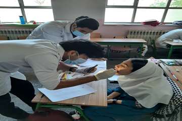 غربالگری سلامت دهان و دندان در مدارس توسط دانشجویان دانشکده دندانپزشکی