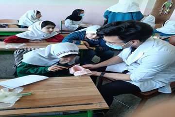 غربالگری سلامت دهان و دندان در مدارس توسط دانشجویان دانشکده دندانپزشکی